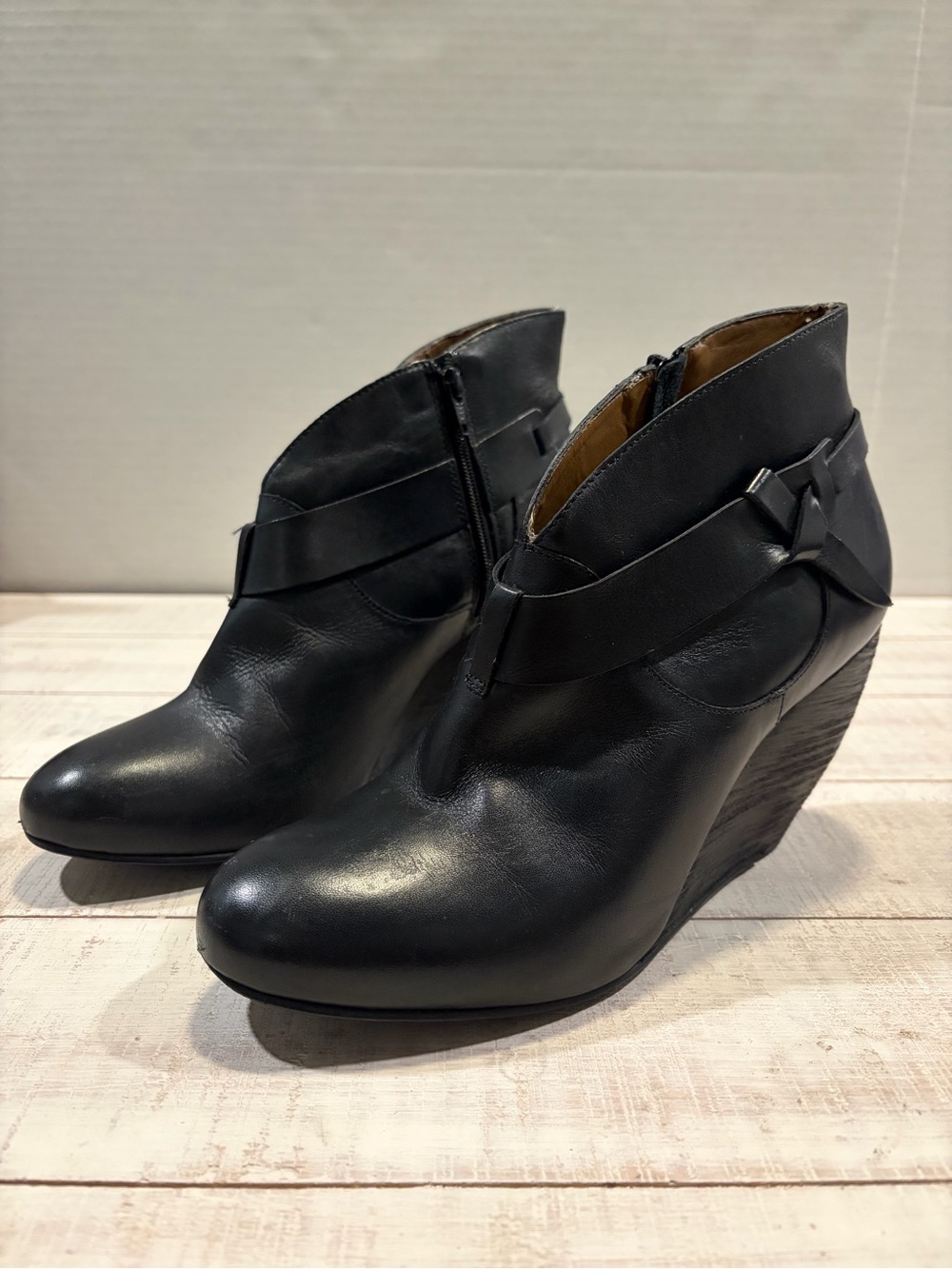 Schuler & Sons Black Leather Wedge Ankle Booties 9B Wrap Strap